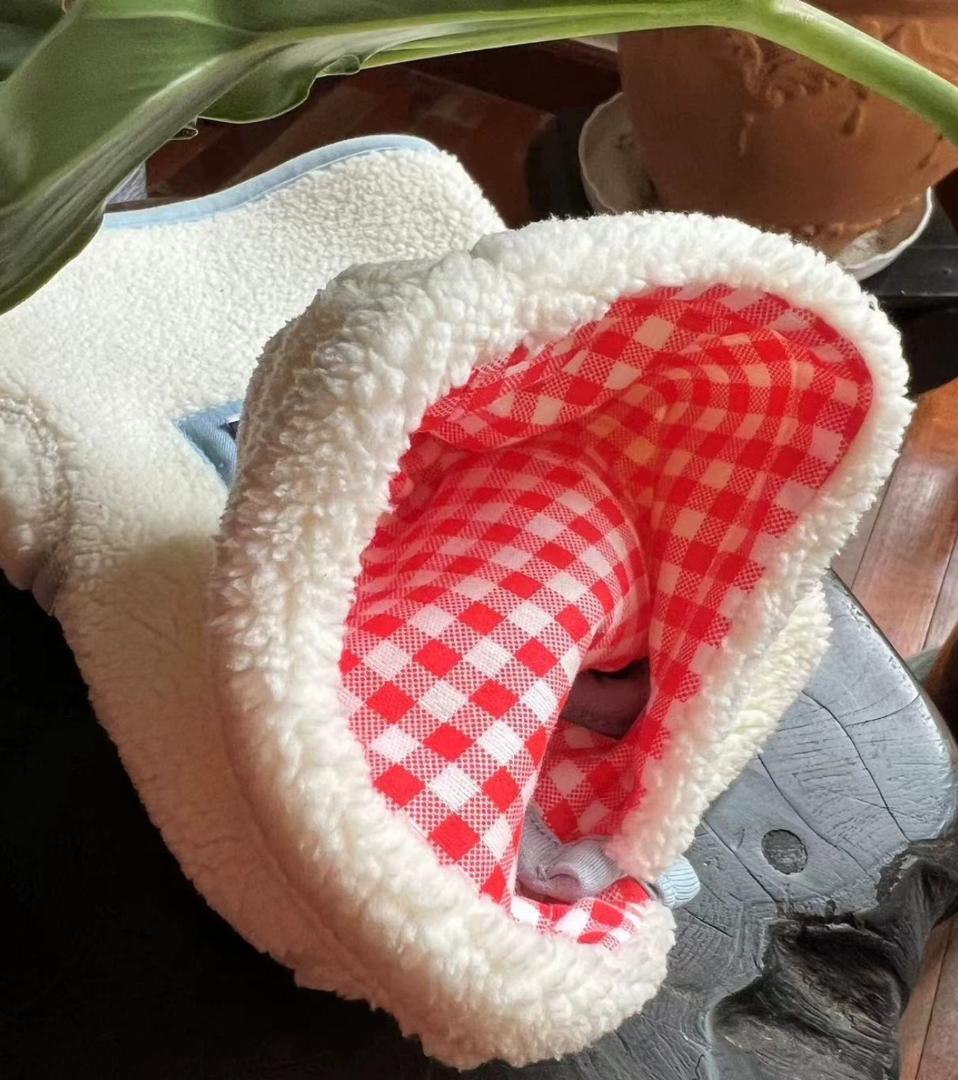 AGG新品 犬服 冬用 厚手 フード付きベスト M 小型犬 防寒