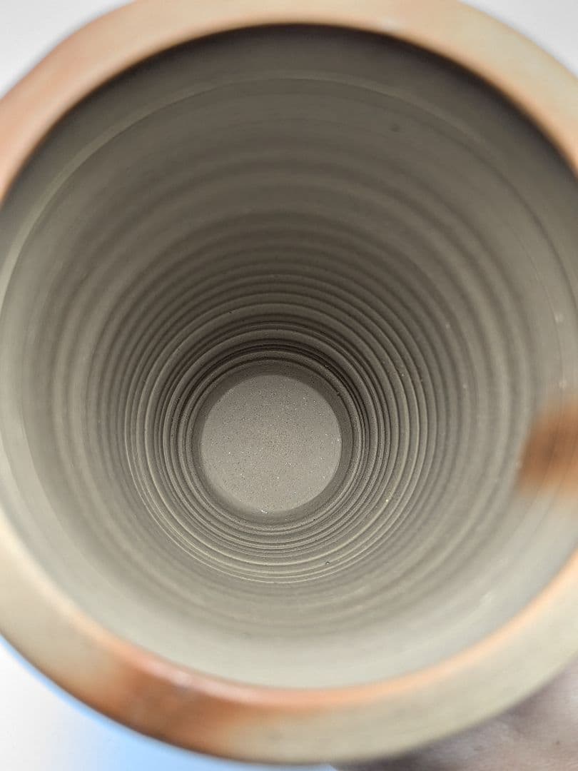 岡山県重要無形文化財 松井與之 備前焼 緋襷花入 共箱共布栞 花器 花瓶 置物