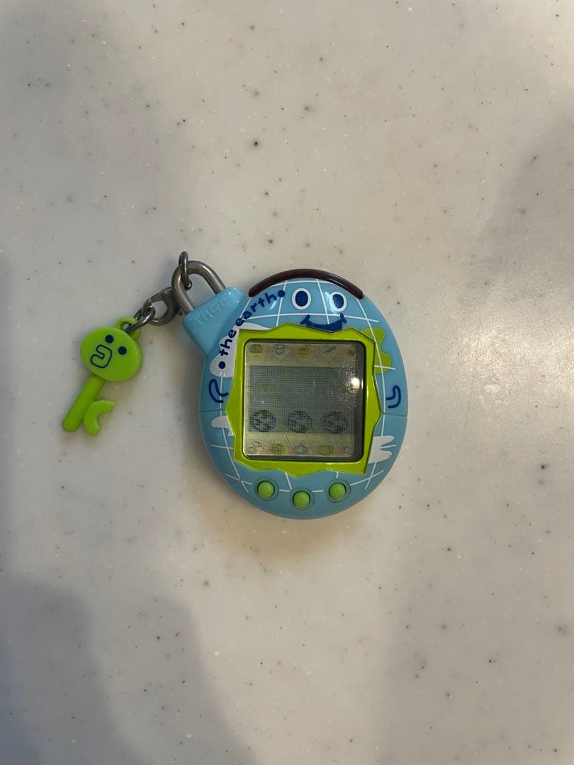 いぇー!ふぁみりーイロイロ!たまごっちプラス　ふぁみたまワールド