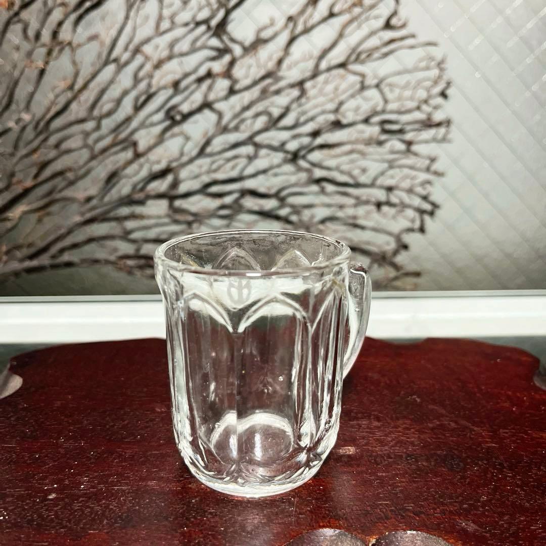 骨董　時代ガラス　プレスガラス　刻印あり　満州電鉄　取手付きグラス コップ１客