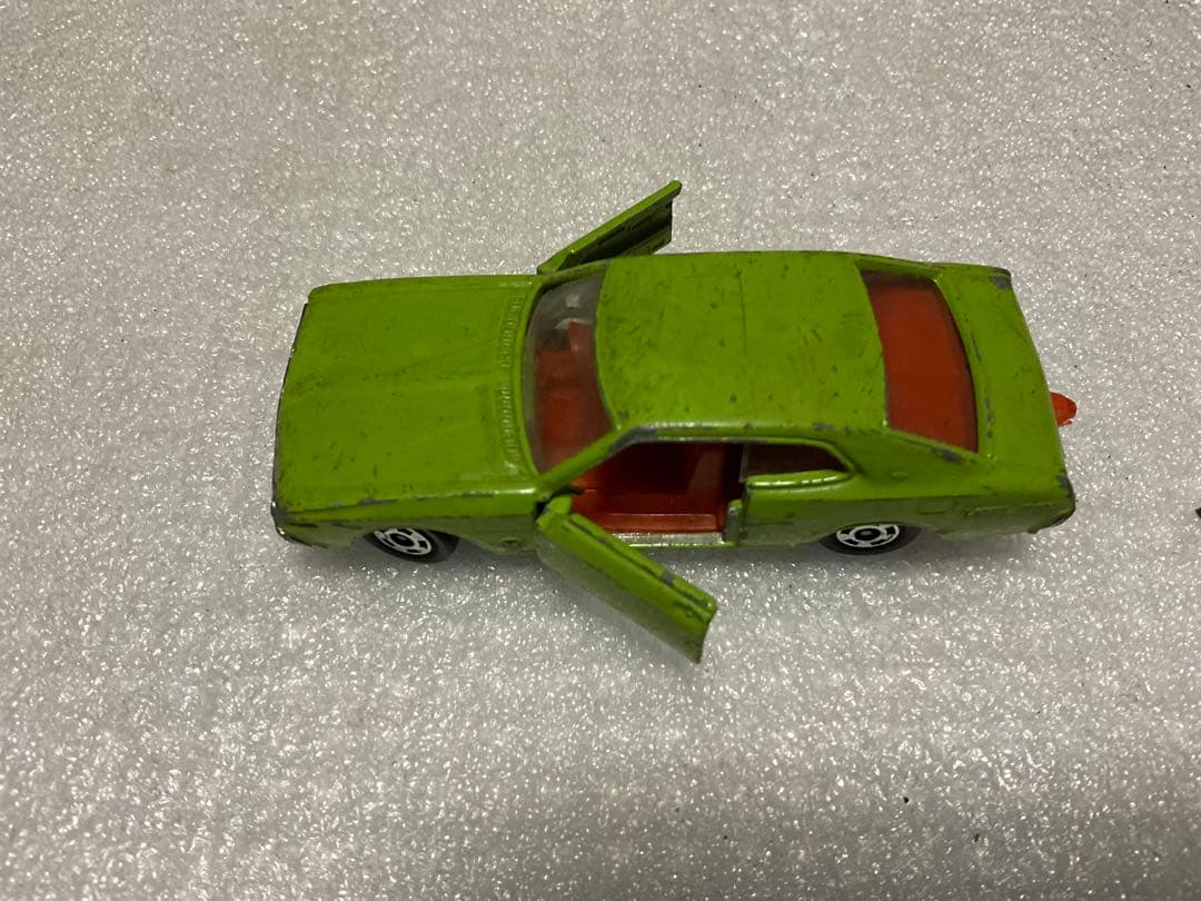 ミニカー3台。昭和時代。【シボレー、ダルマセリカ、ブタケツローレル　キズあり】。