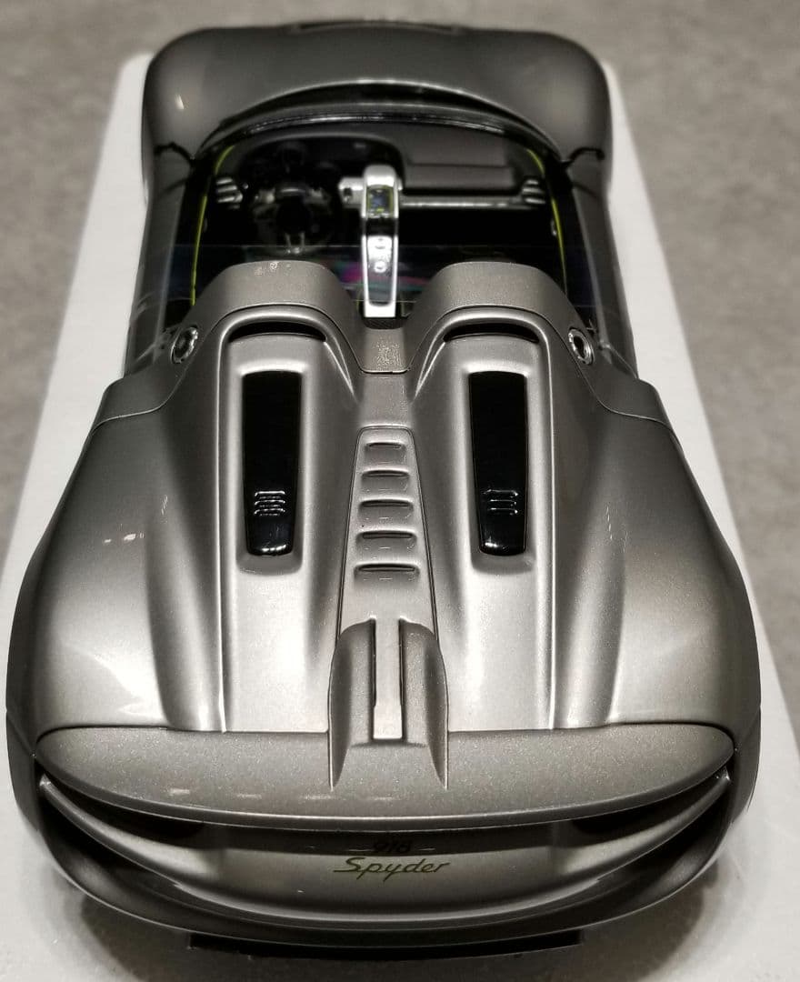 【新品未使用】MINICHAMPS 1/18　ポルシェ 918 スパイダー