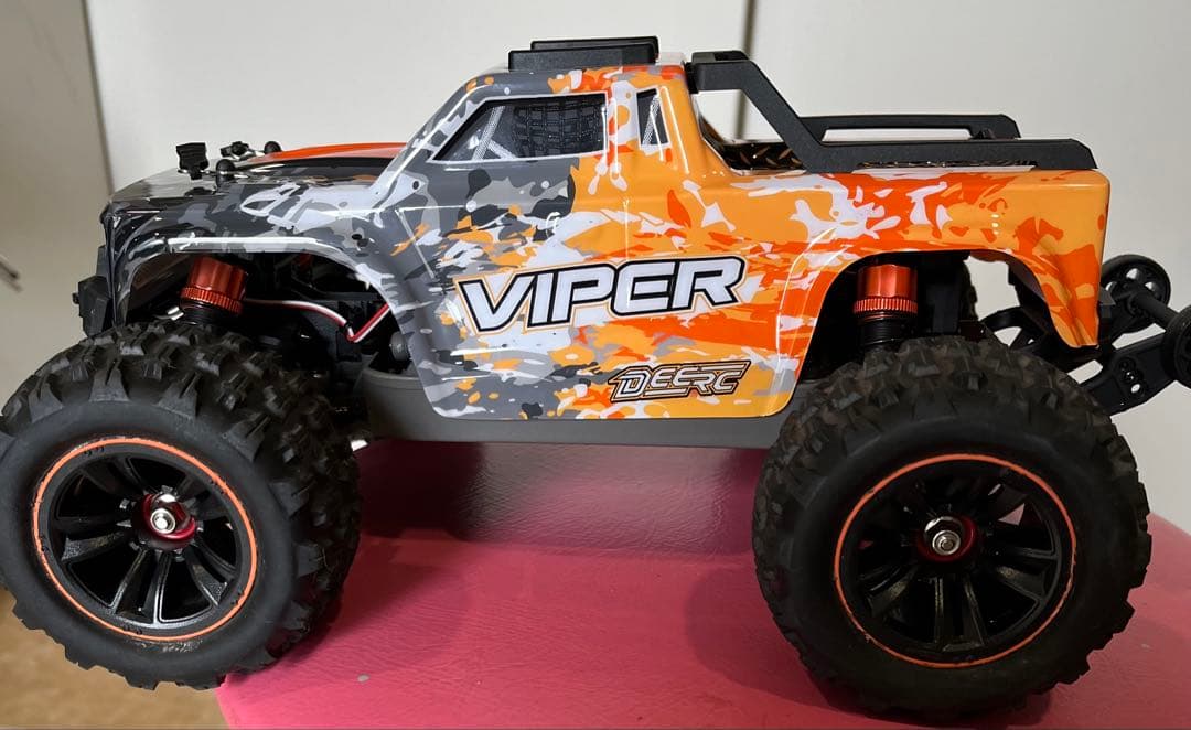 DEERC ラジコンカー 4WD 1/16 ブラシレスモーター 四輪駆動