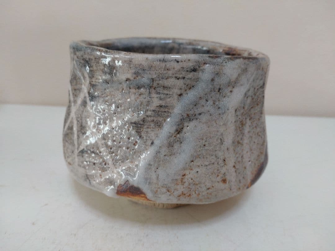 各見政峯 志野茶碗 共箱 陶歴 共布 茶道具 岡山県指定重要無形文化財