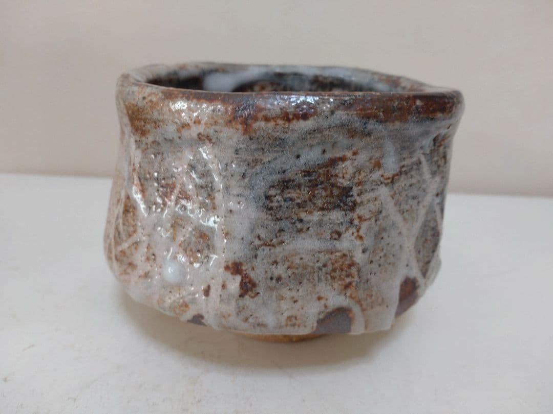 各見政峯 志野茶碗 共箱 陶歴 共布 茶道具 岡山県指定重要無形文化財