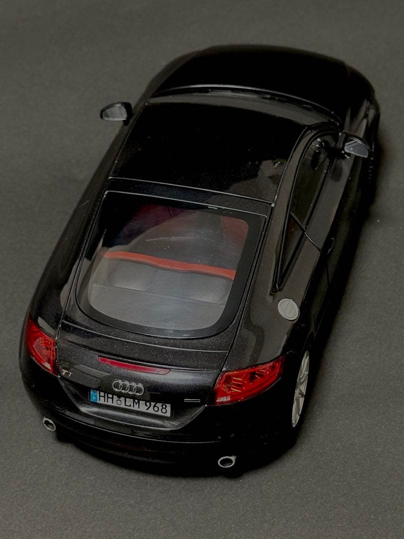 Audi TT ブラック ミニカー　1/18