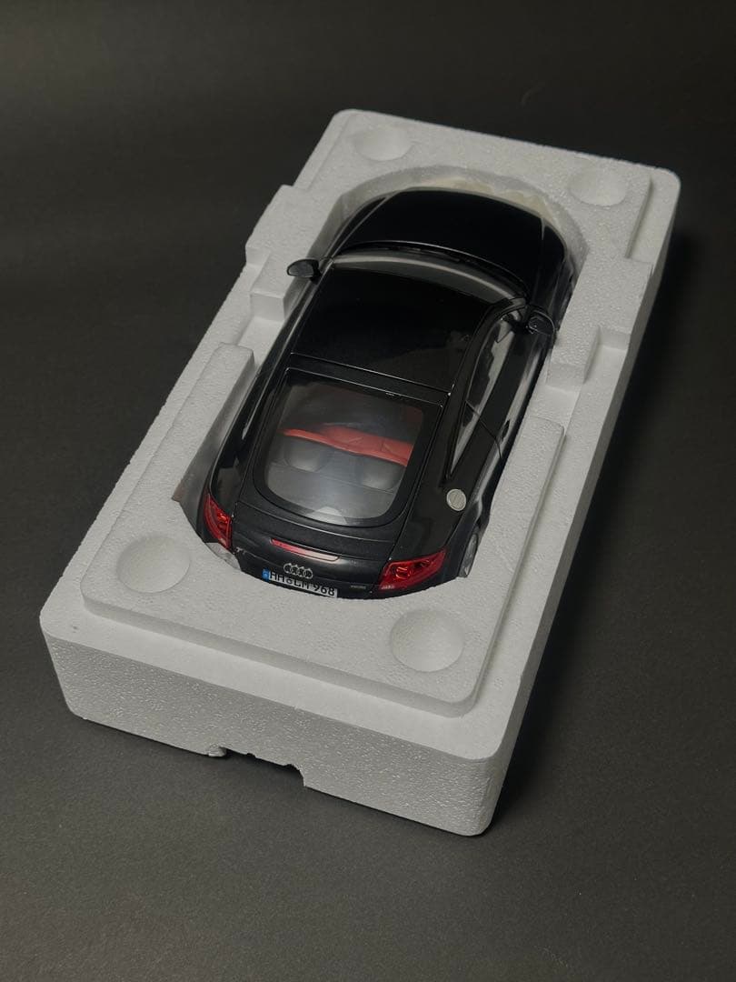 Audi TT ブラック ミニカー　1/18