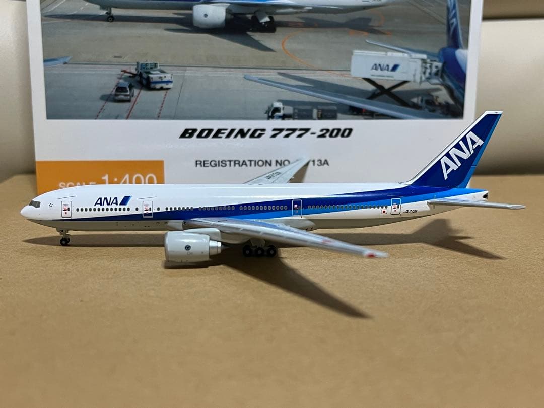 全日空商事 NH40022 1/400 777-200 JA713A