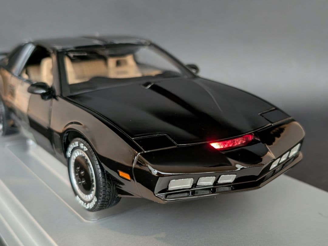 ナイトライダー K.I.T.T キット 1/18 音声／スキャナーユニット内蔵