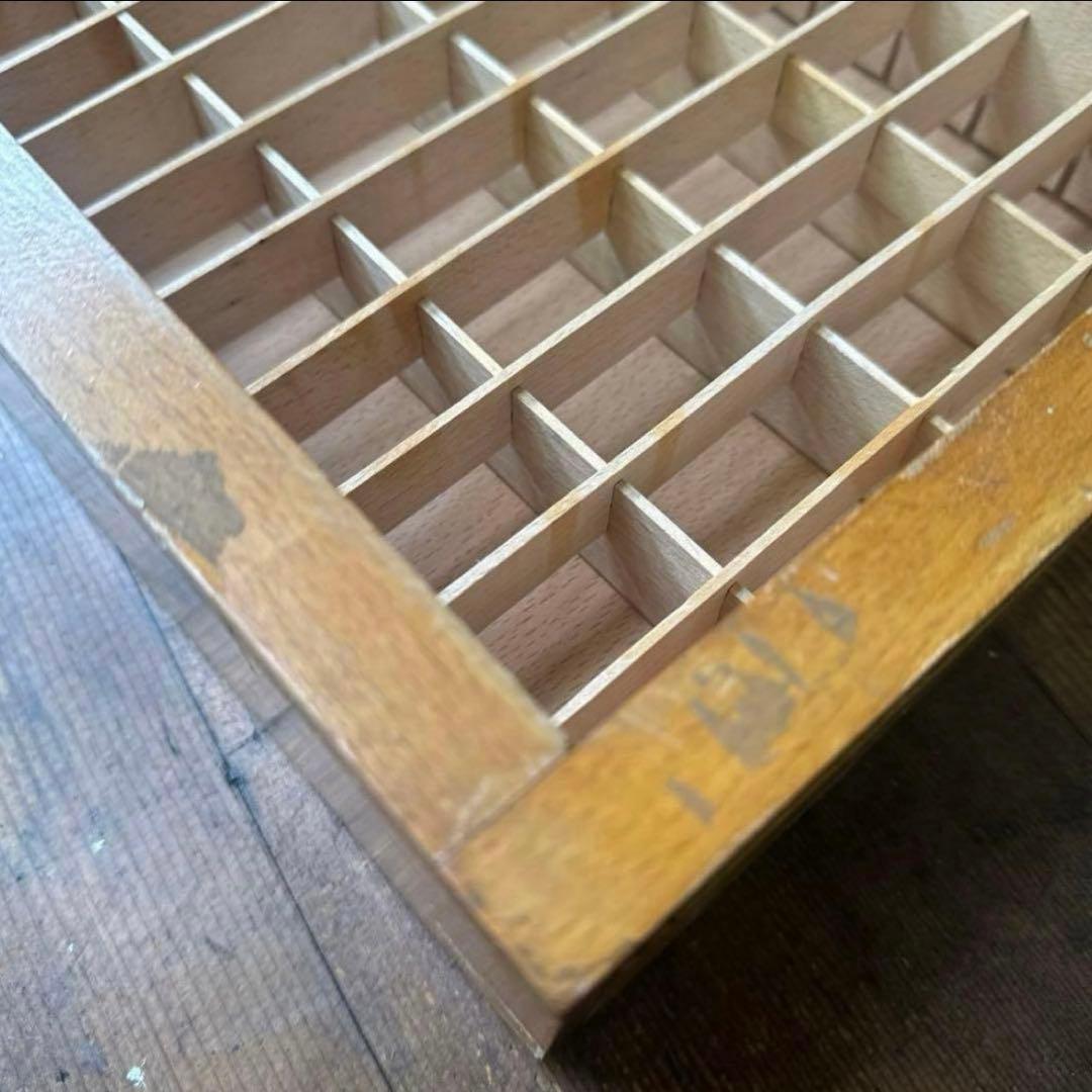 ★お値引き中★ アンティークイニシャルテープの木箱、小分け引き出し、店舗什器