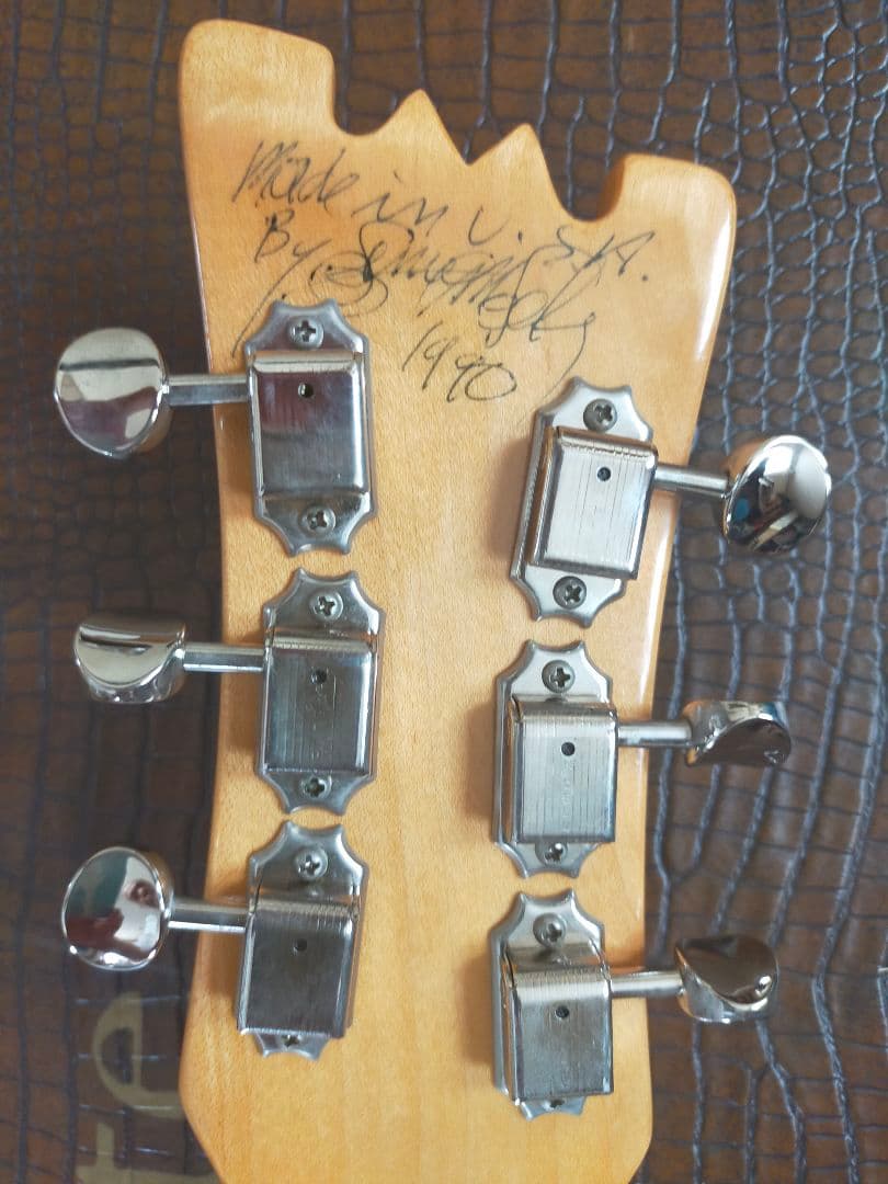 モズライトUSA-The Ventures　 　(セミモズレーサイン)入り