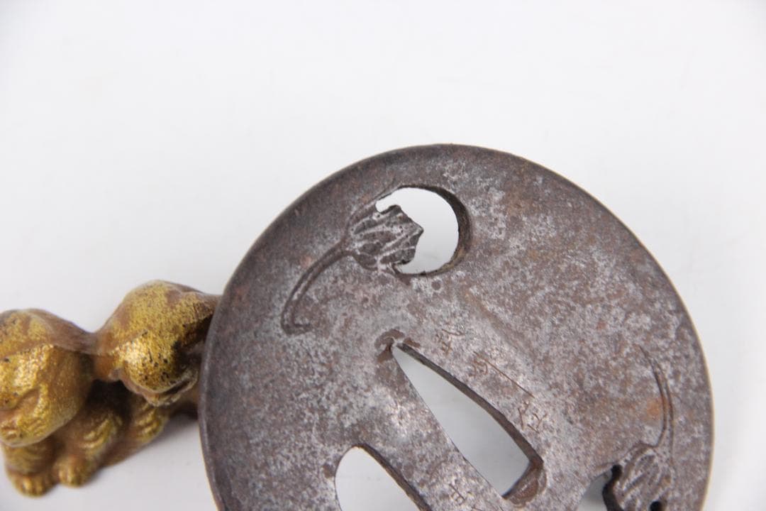 鉄地 刀鍔 武州住正義　銘　鍔　 /武具/刀装具　EU11-17