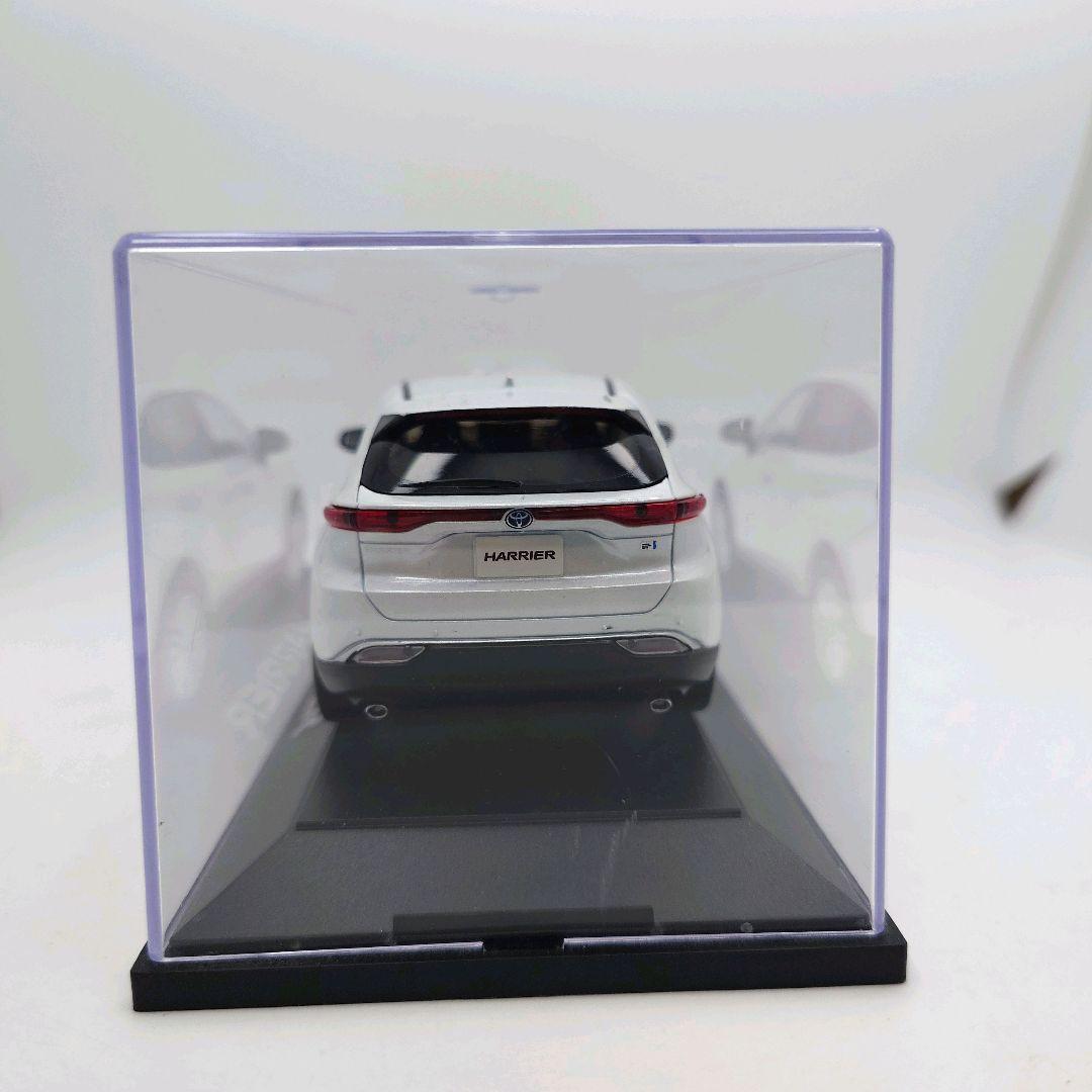 新型ハリアー　 ミニカー ホワイトパールクリスタルシャイン