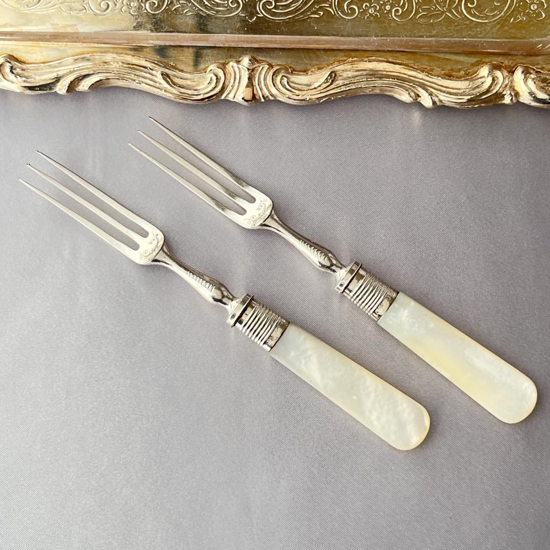 【John Biggin】【純銀継手 / 白蝶貝】ティーフォーク 2本