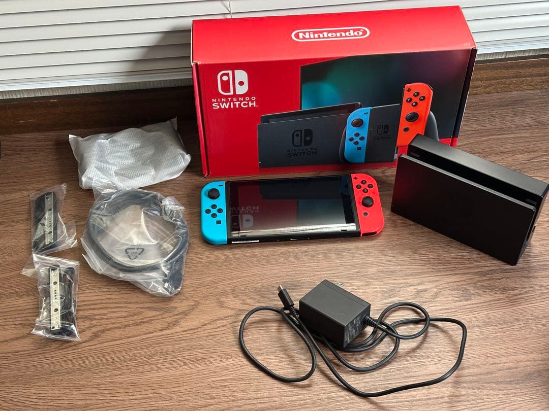 Nintendo Switch （ケース＋128GBのmicroSDカード付き）