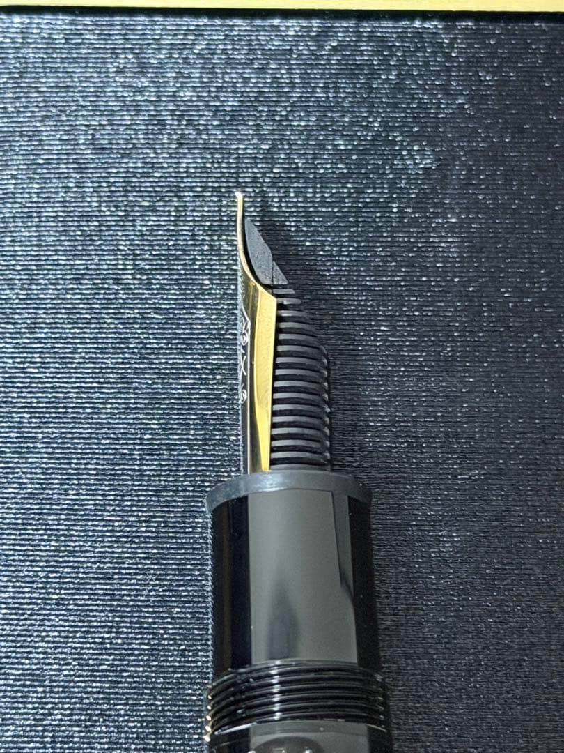 未使用に近い　No.149 2段エボナイトペン芯　18金　バイカラー　F 万年筆