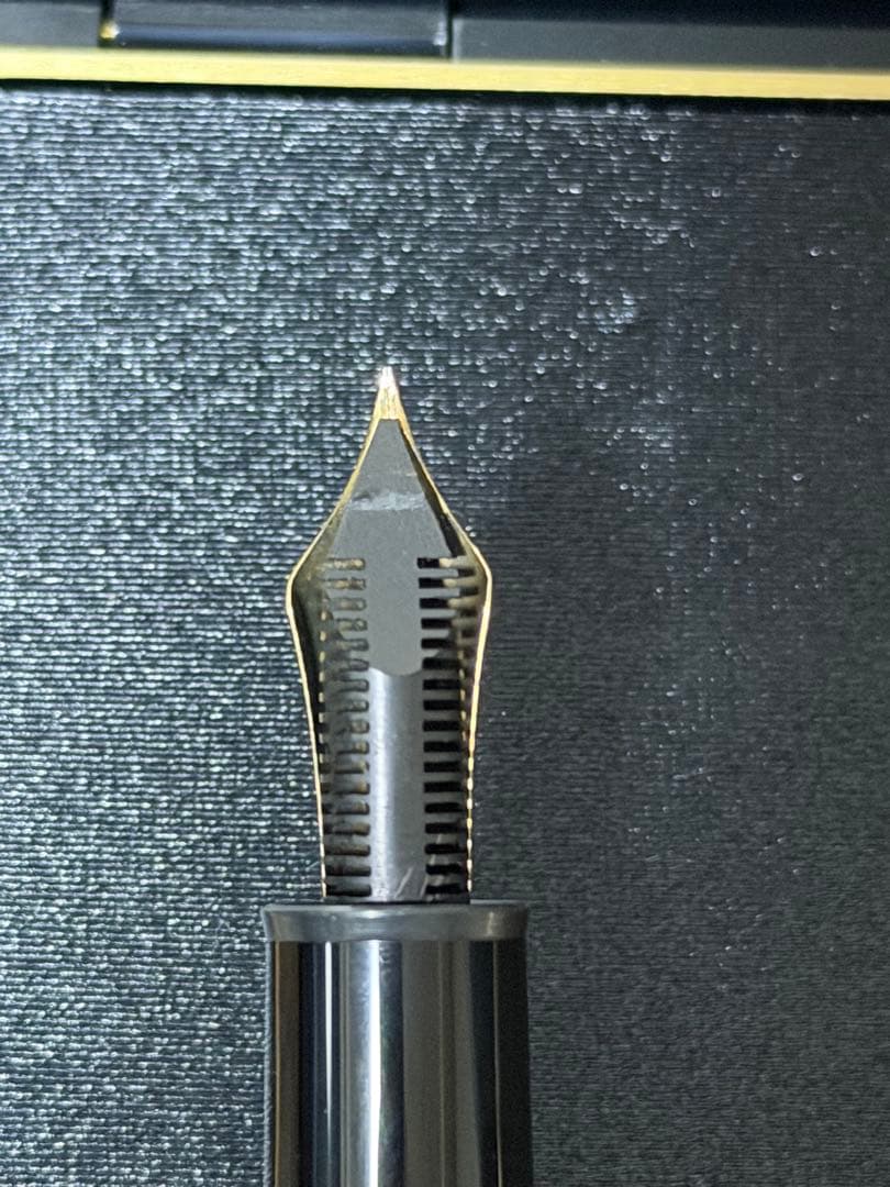 未使用に近い　No.149 2段エボナイトペン芯　18金　バイカラー　F 万年筆