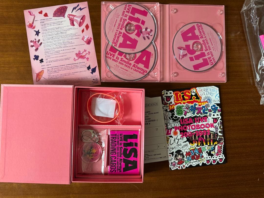 LiSA 限定品セット8点＋レコードLADYBUG +おまけポスター&ステッカー