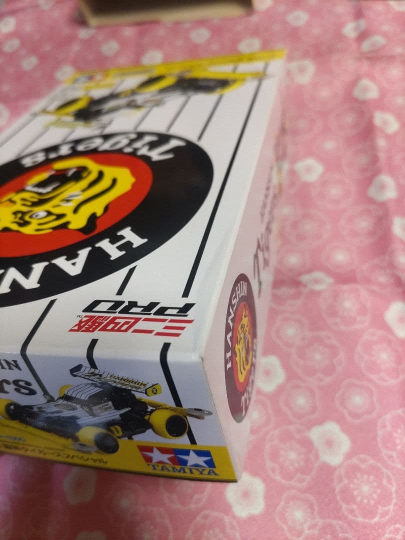 阪神タイガースミニ四駆、灰皿、アルミコースター、オマケで2003優勝記念メダル