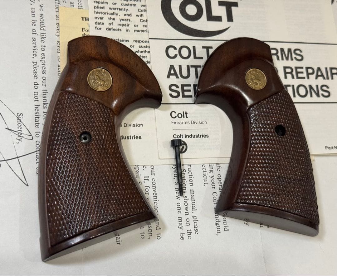 【実物】コルト社純正 パイソン 3rd 前期 空箱・木製グリップ スクリュー他