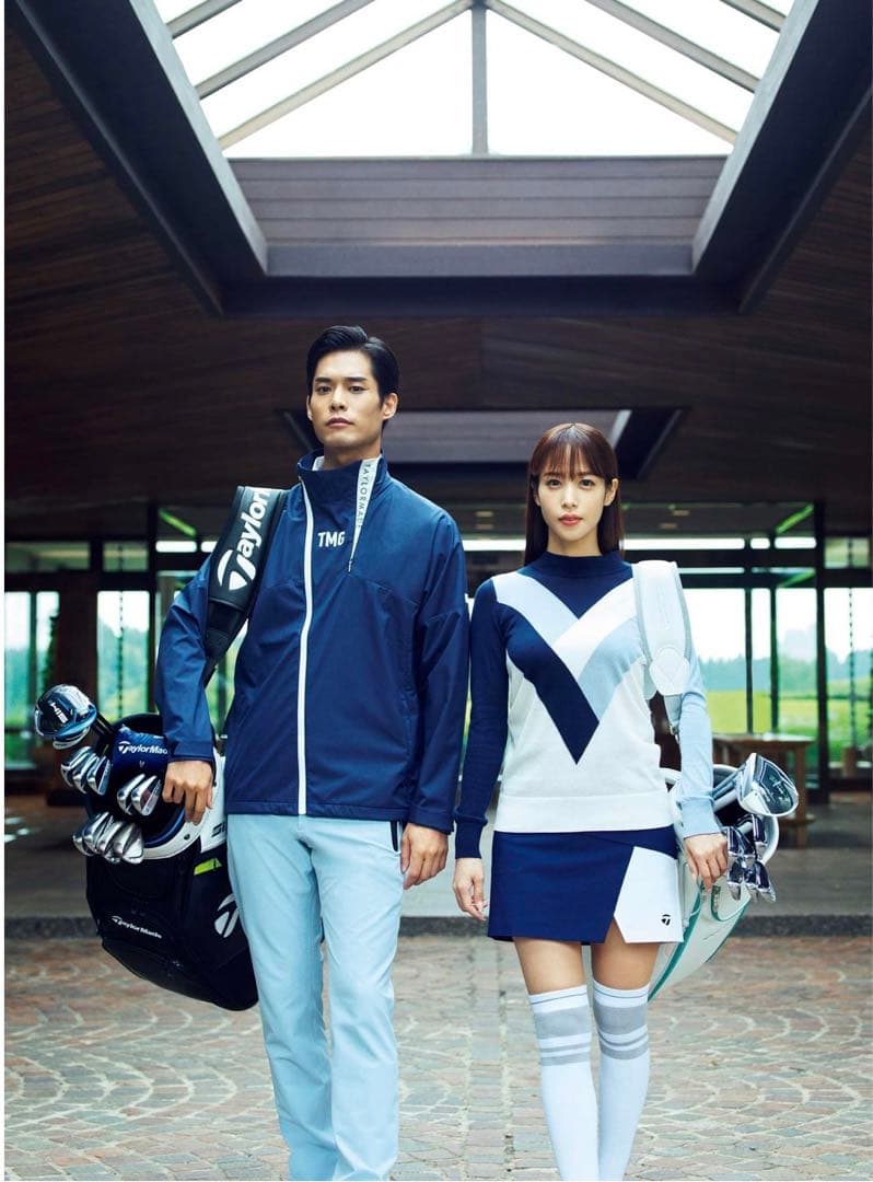 テーラーメイドゴルフ　上下②点セット　ハイネックセーター　スリットスカート