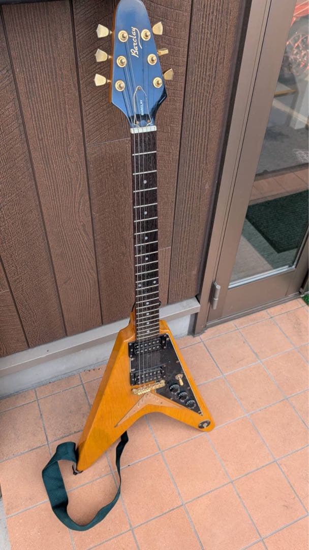 Barclay V型エレキギター オレンジ