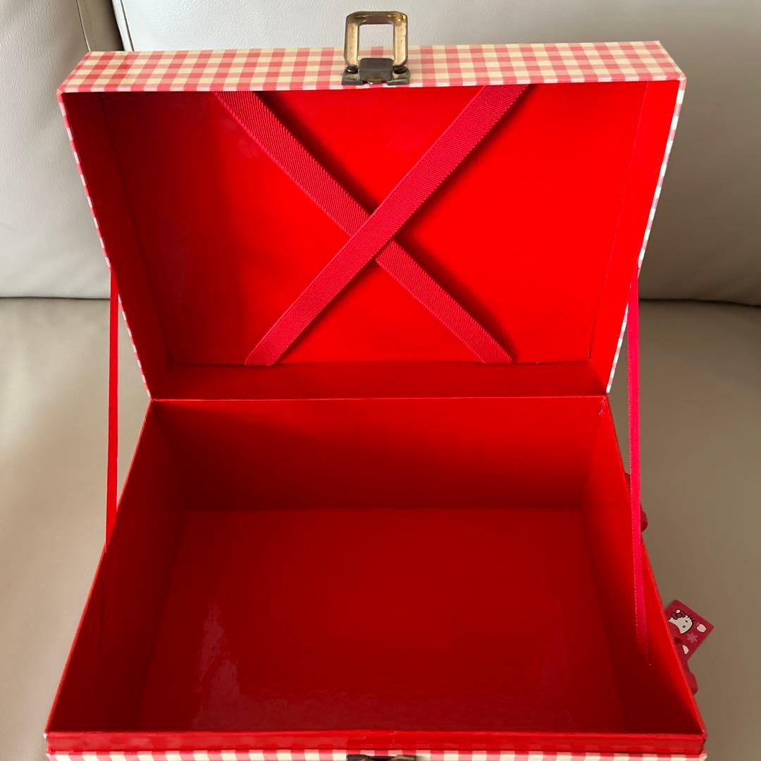 ハローキティ　ウェディング　着せ替え　ドールセット