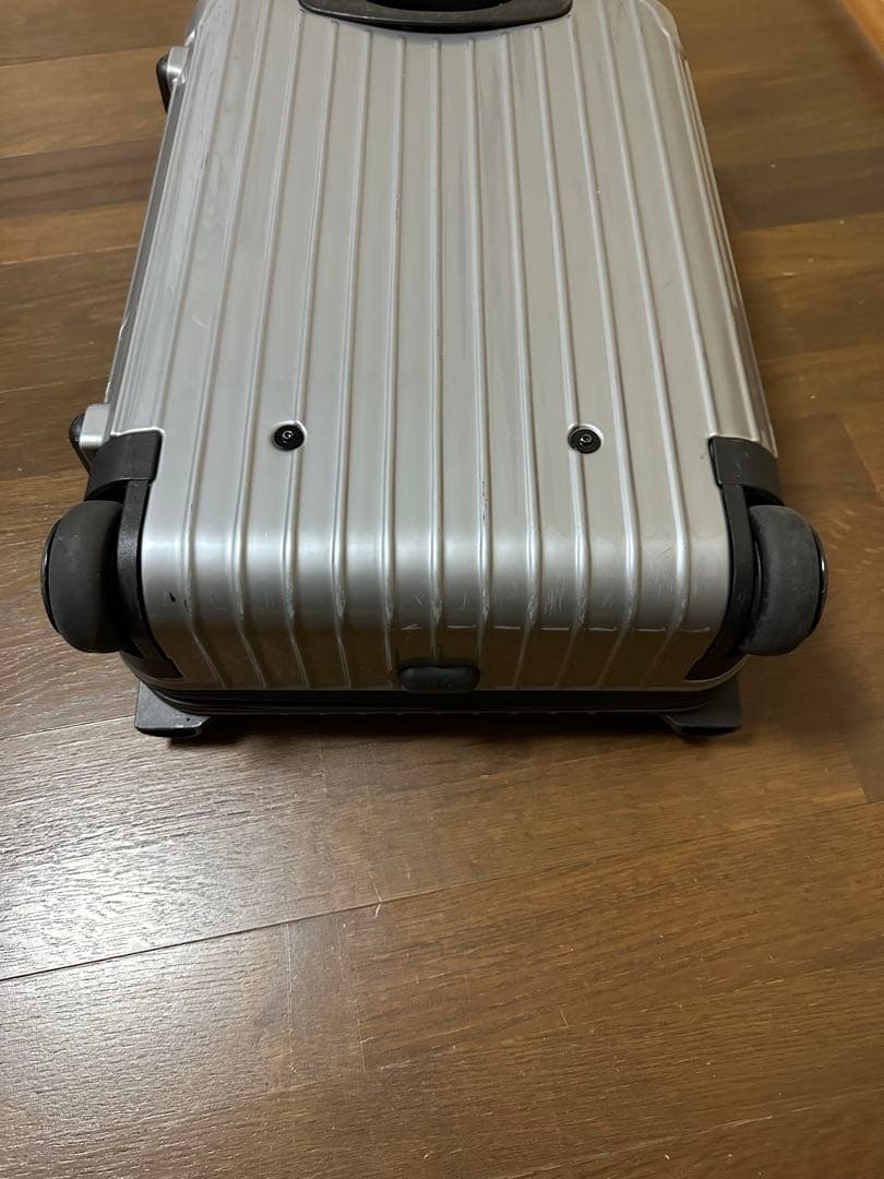 RIMOWA シルバー リモワ　キャリーケース 二輪　シルバー　機内持ち込み可