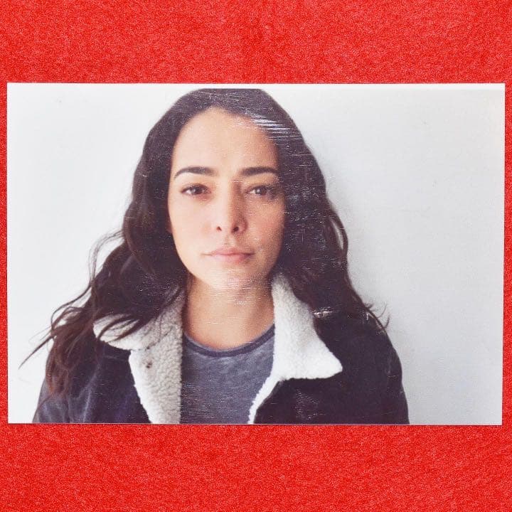 『THE CROSSING』小道具 リースの旅券用写真