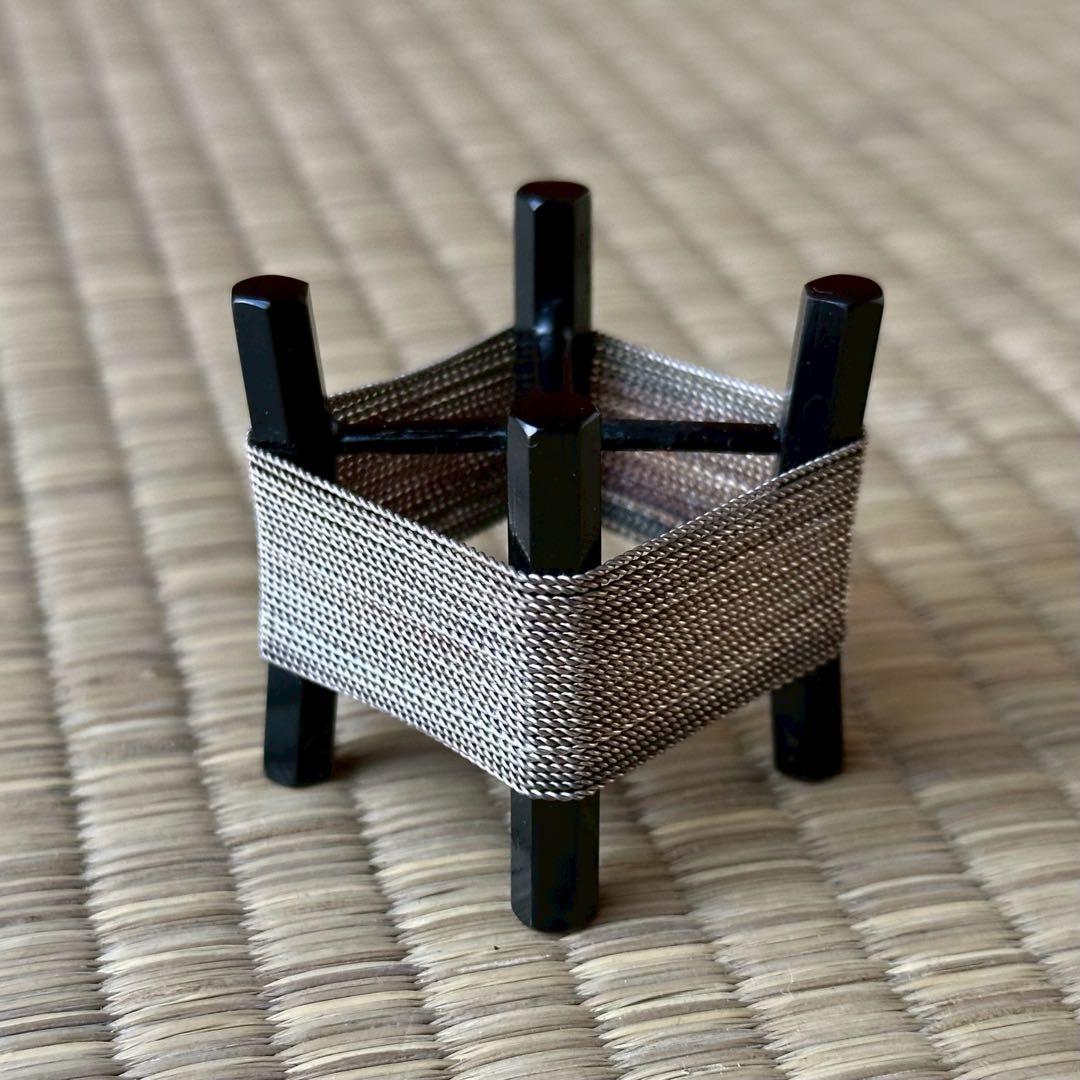 井波慶州作【黒漆 銀線糸巻 蓋置】銀製 茶道具 共箱