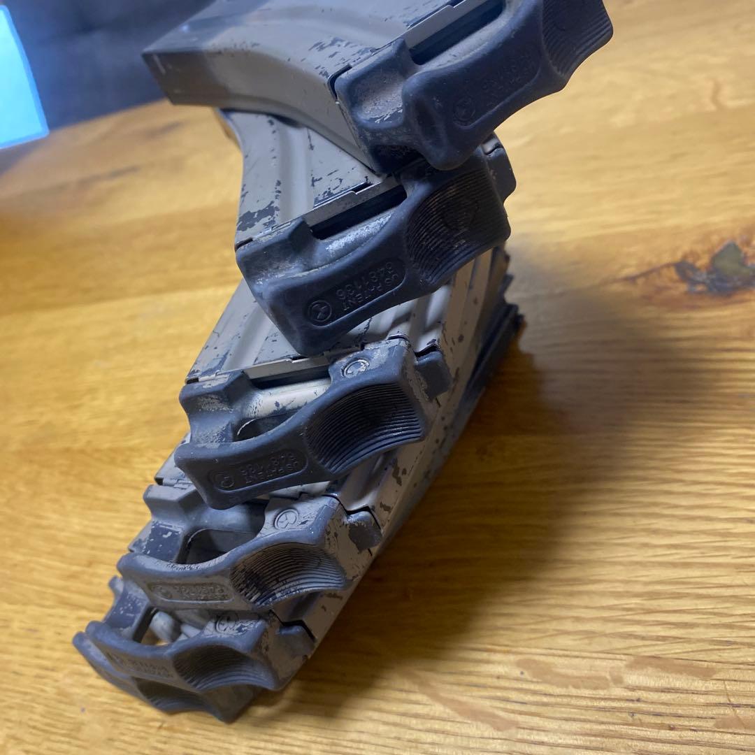 東京マルイ次世代電動ガン　M4系ノーマルマガジン　カスタムバンパー付き