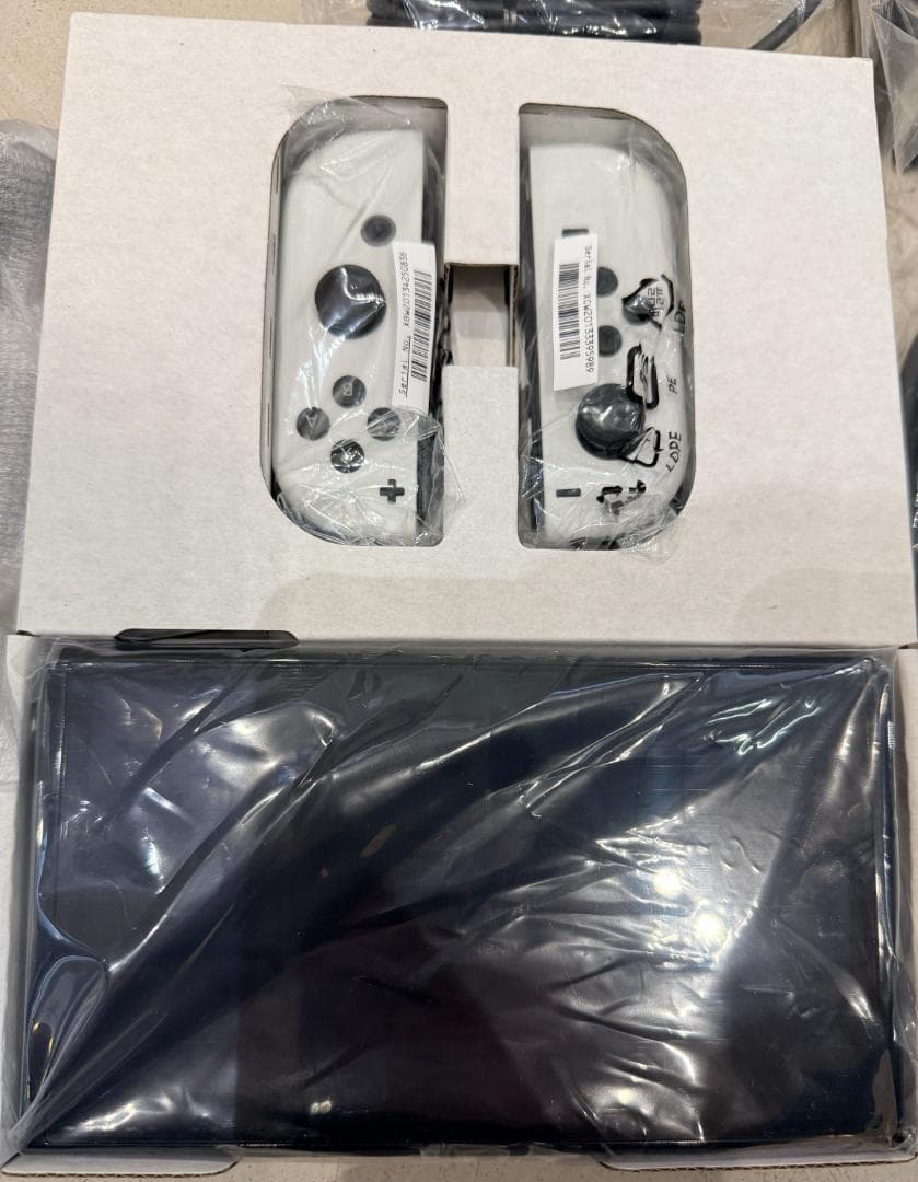 中古 Nintendo Switch 本体 付属品付き 無箱