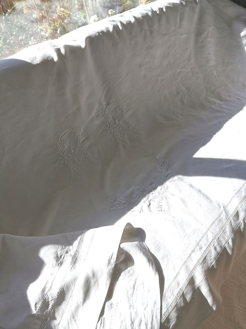 アンティークフランス 美しい花文字 イニシャル刺繍 ドローンワーク横長麻カーテン