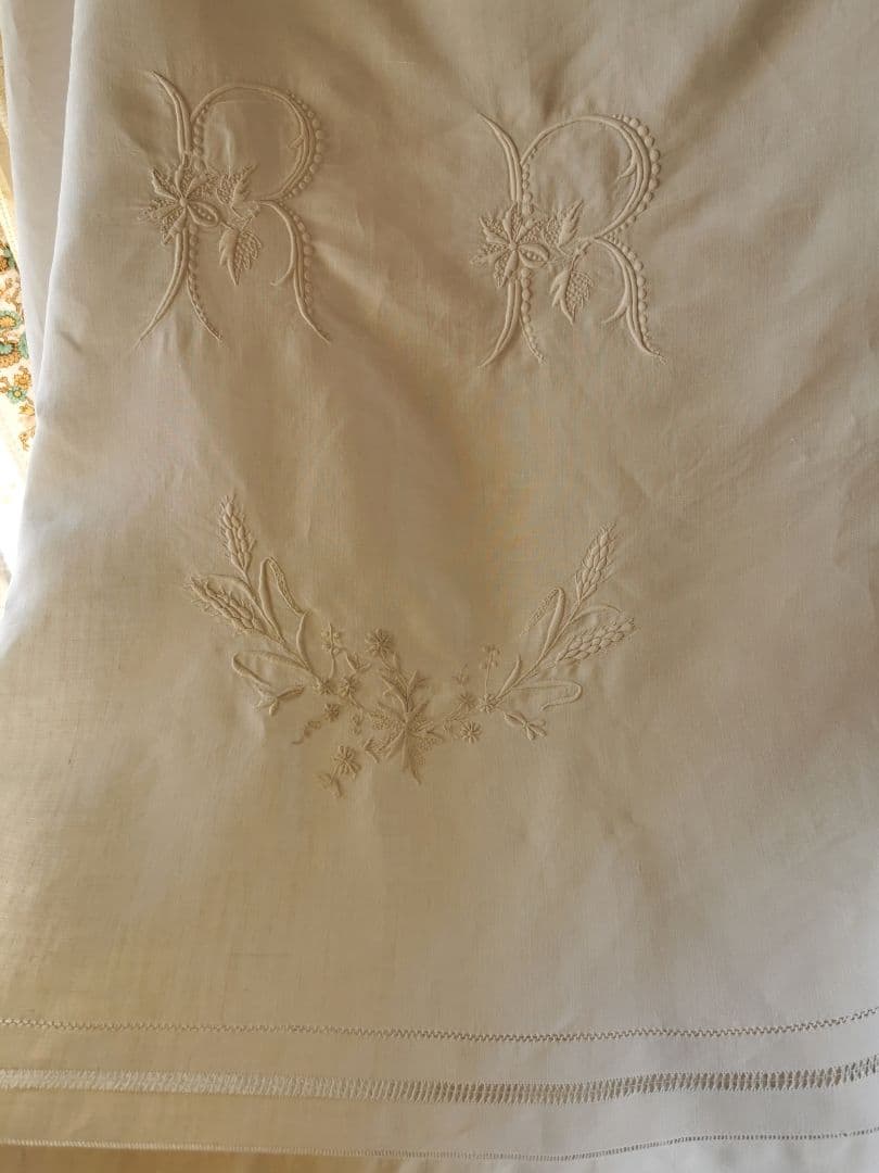 アンティークフランス 美しい花文字 イニシャル刺繍 ドローンワーク横長麻カーテン