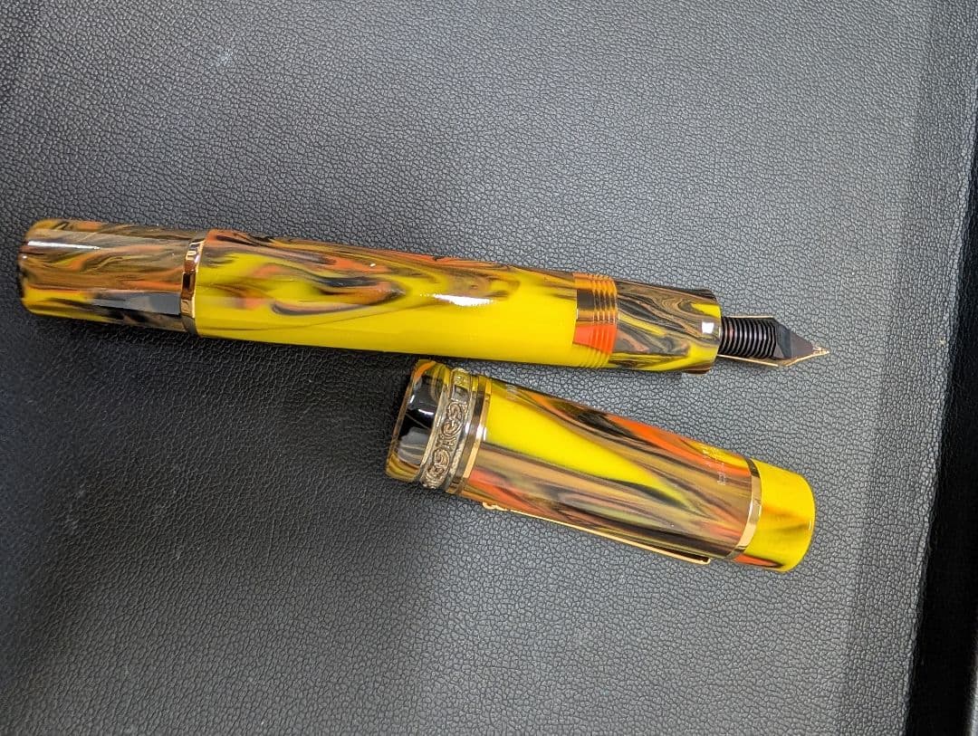 Delta デルタ 万年筆 ギャラリー バーメイル イエロー・マルチカラー