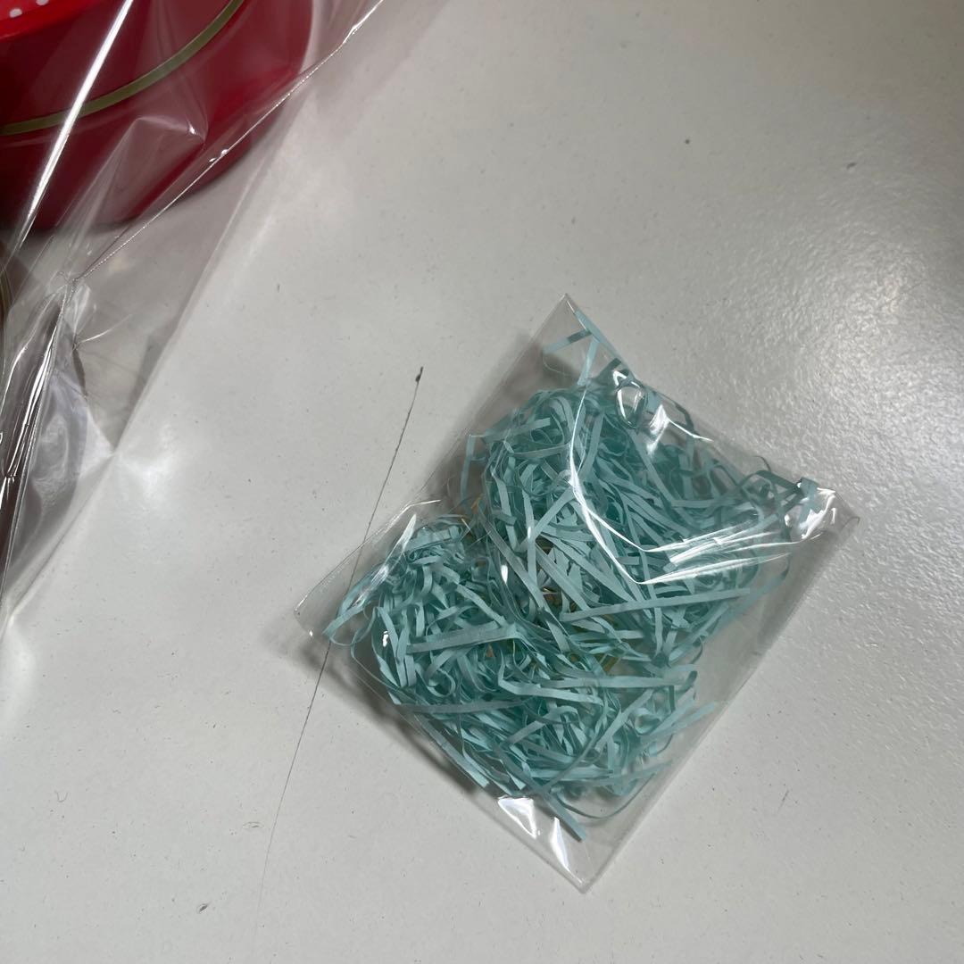 学園アリス kabott コラボ ベア 赤 ピンブローチ 缶入りブラシ