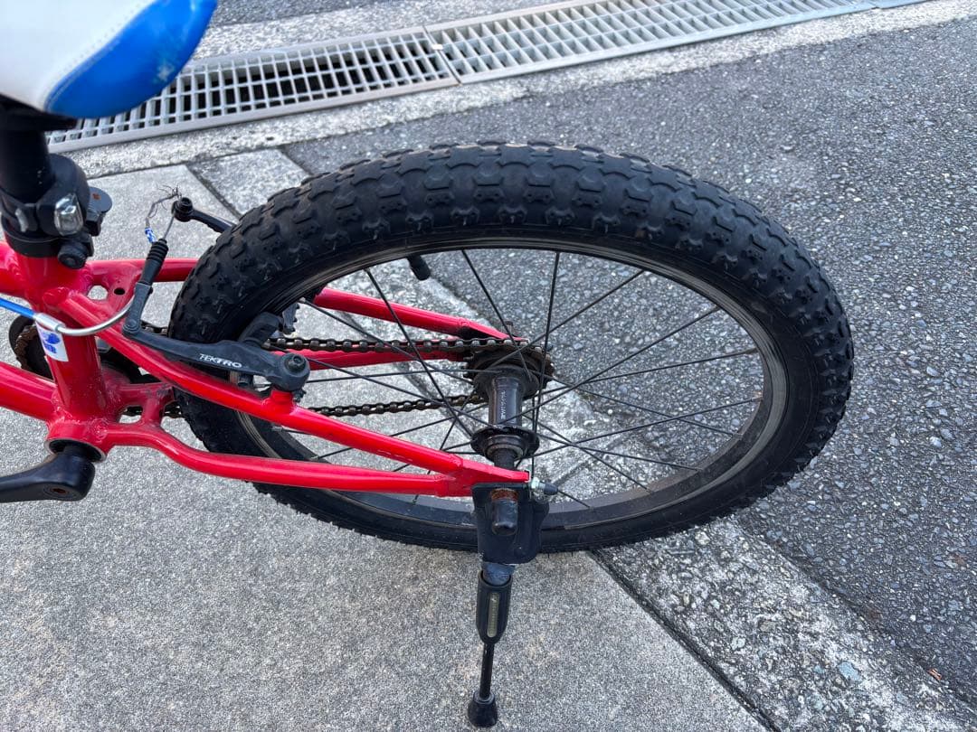 ヨツバサイクル　キッズバイク 20インチ レッド/ブルー