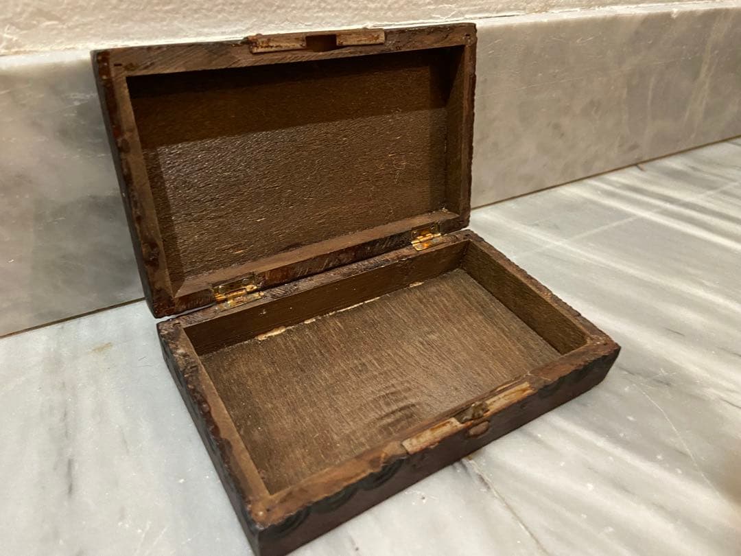 古道具坂田 坂田和實 取扱い品 木製茶箱 手描き人物画 波型縁取り