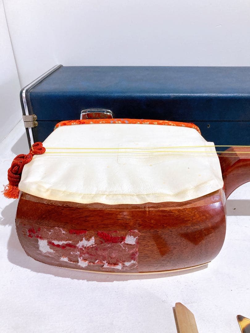 ☆【ジャンク扱い】津軽三味線 和楽器 撥×2点 調子笛 ハードケース付き 鍵あり