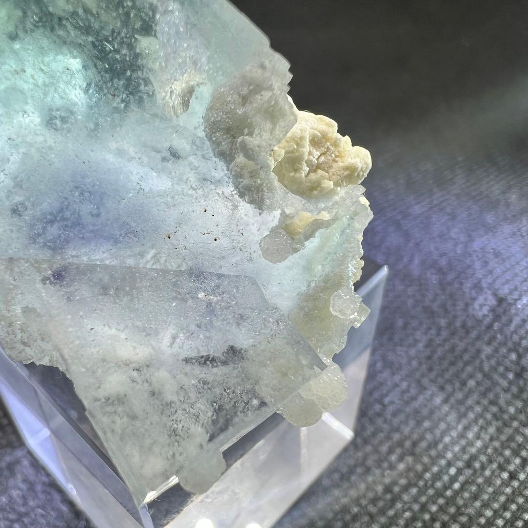 ヤオガンシャン産　「水浅葱色（みずあさぎいろ）」フローライト