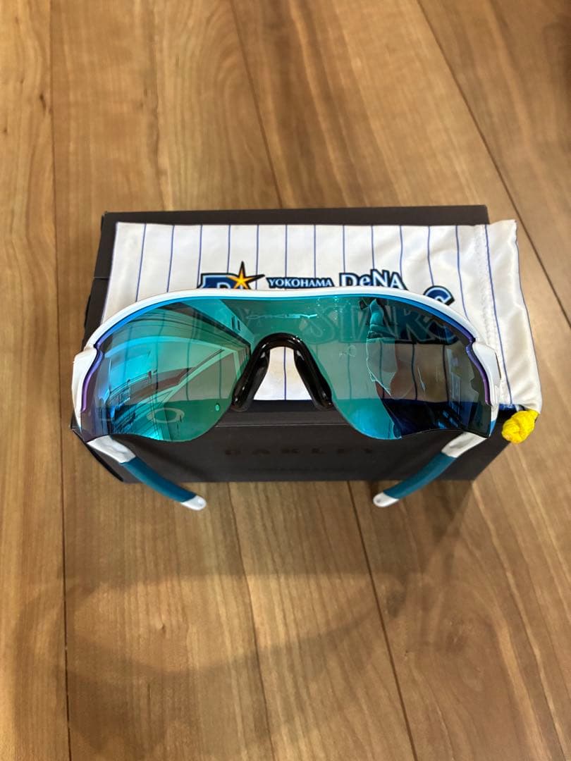《限定品》OAKLEY サングラス 横浜DeNAベイスターズモデル