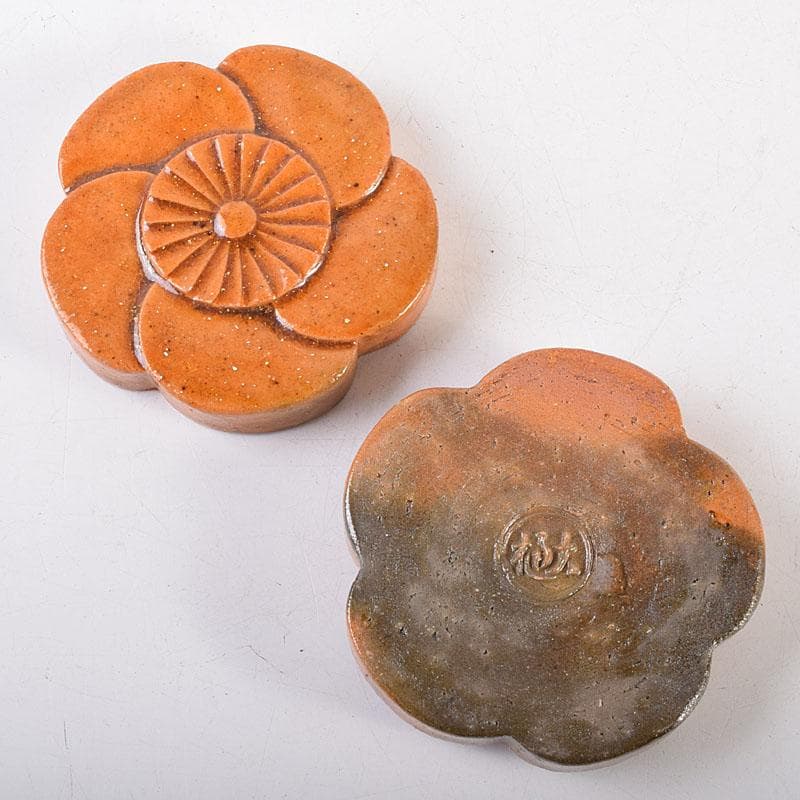 茶道具　大樋焼　九代　大樋長左衛門作　飴釉　捻梅香合　共箱　V　8334