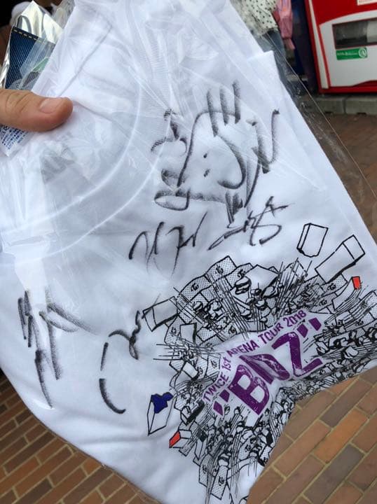 TWICE 直筆サイン入りTシャツ