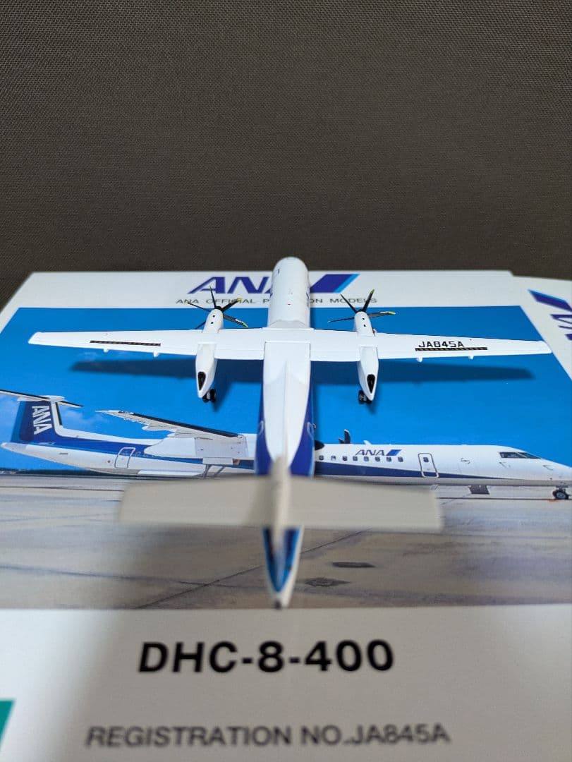 航空機・ヘリコプター ANA DHC-8-400 1:200
