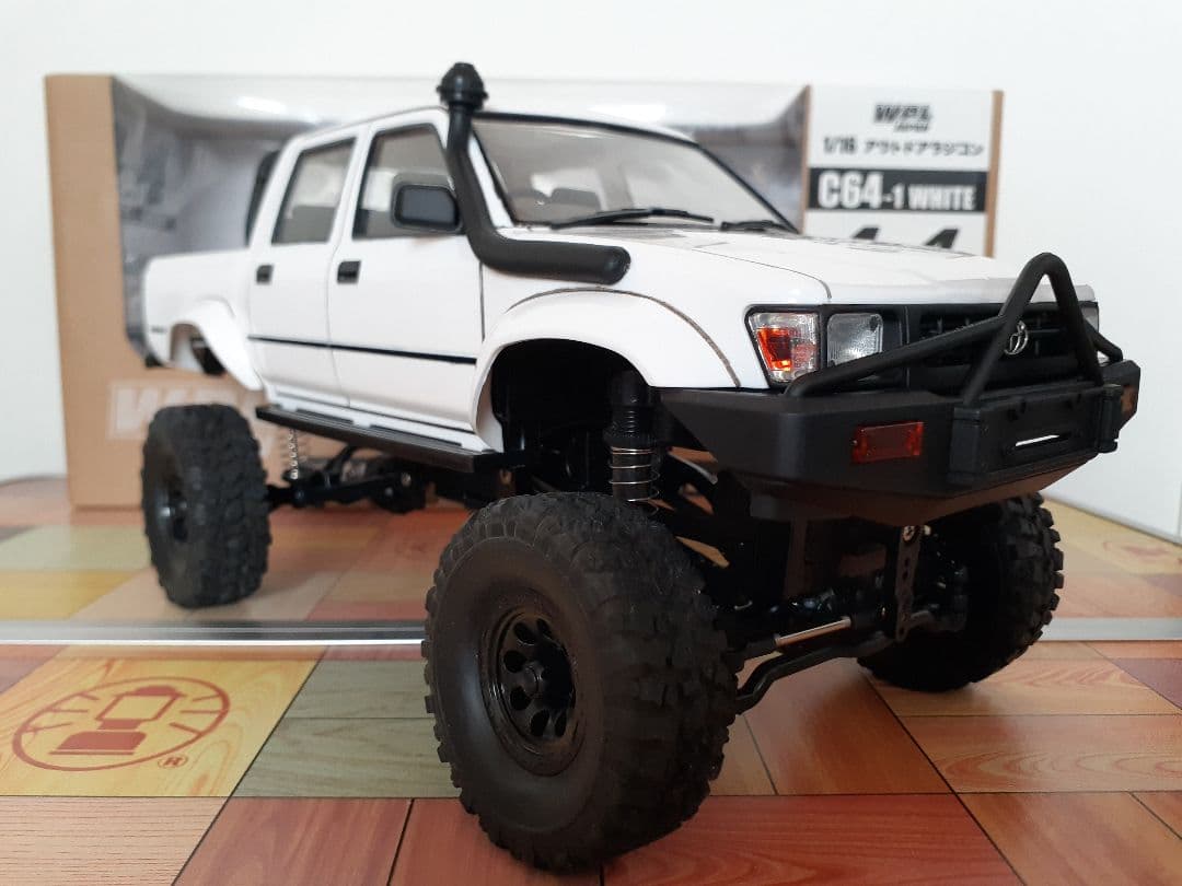 【各部塗り分け済み】WPL JAPAN C64-1 ハイラックスダブルピック 白