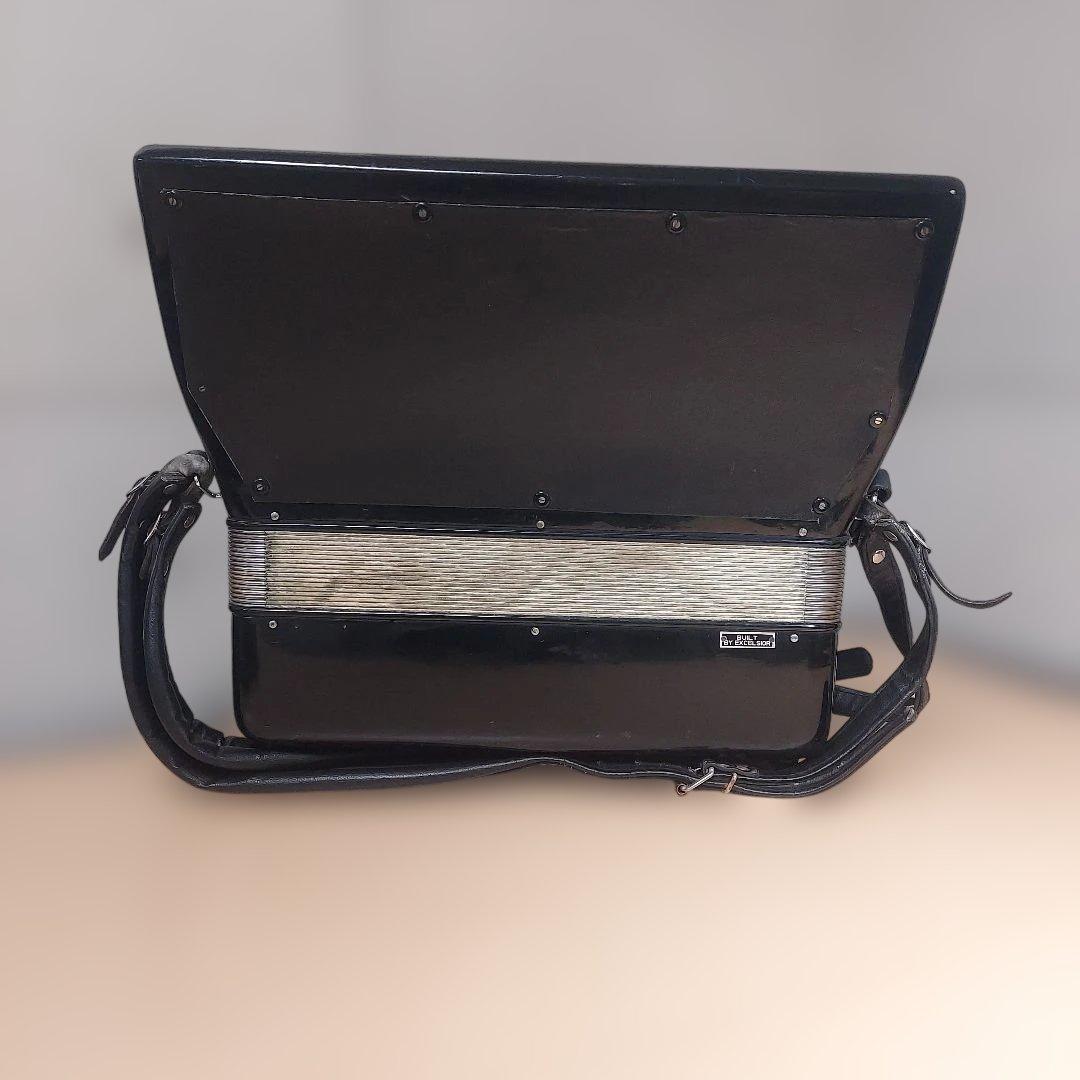 EXCELSIORイタリア製 アコーディオン　型番は不明