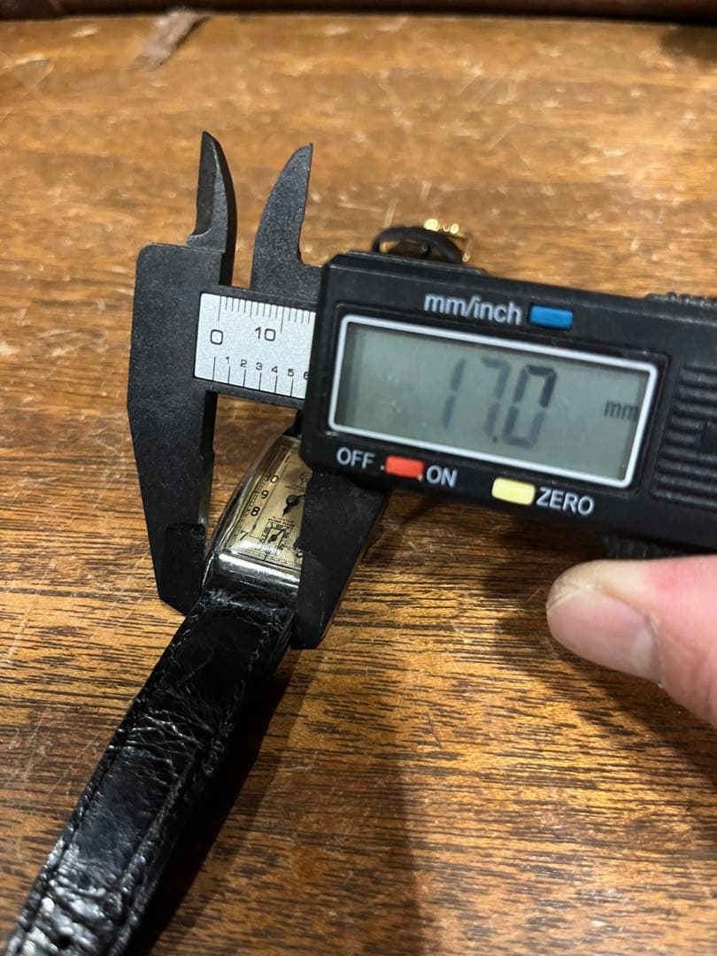 ヴィンテージ　MADE IN SWISS レクタンギュラー カーベックス 手巻