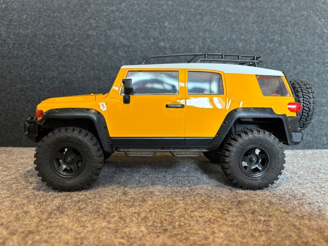 トヨタ FJ CRUISER 1:18 スケールラジコン　ミニクローラ