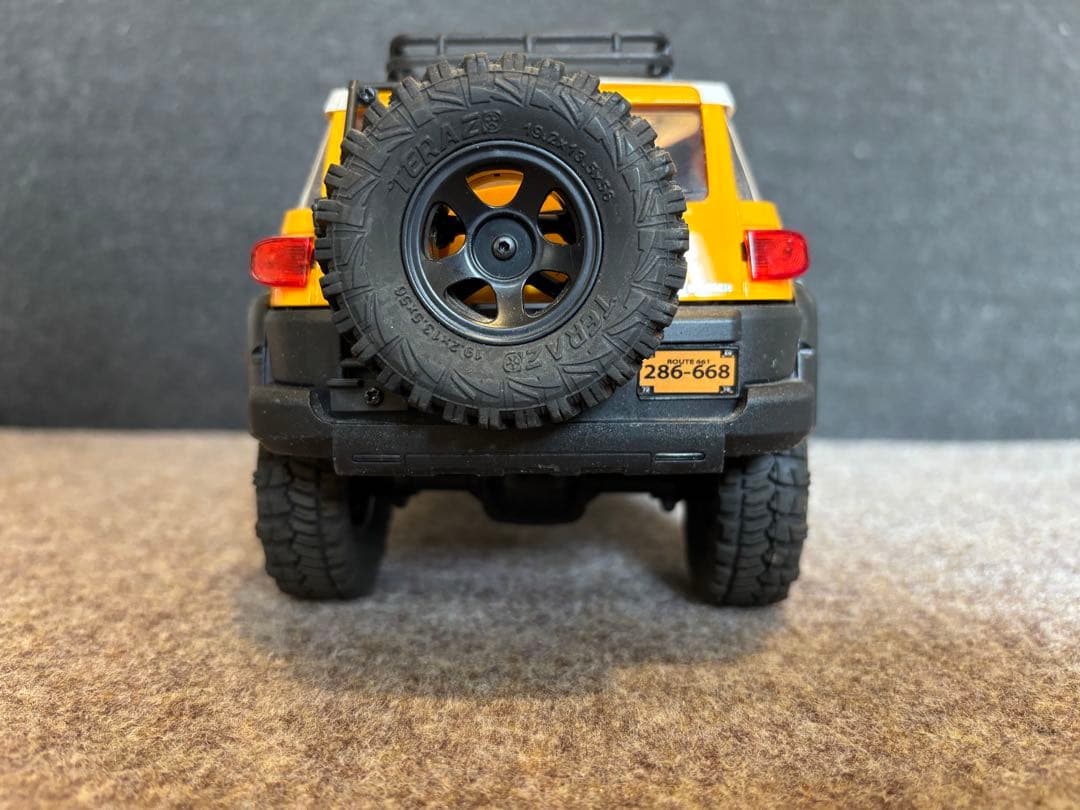 トヨタ FJ CRUISER 1:18 スケールラジコン　ミニクローラ