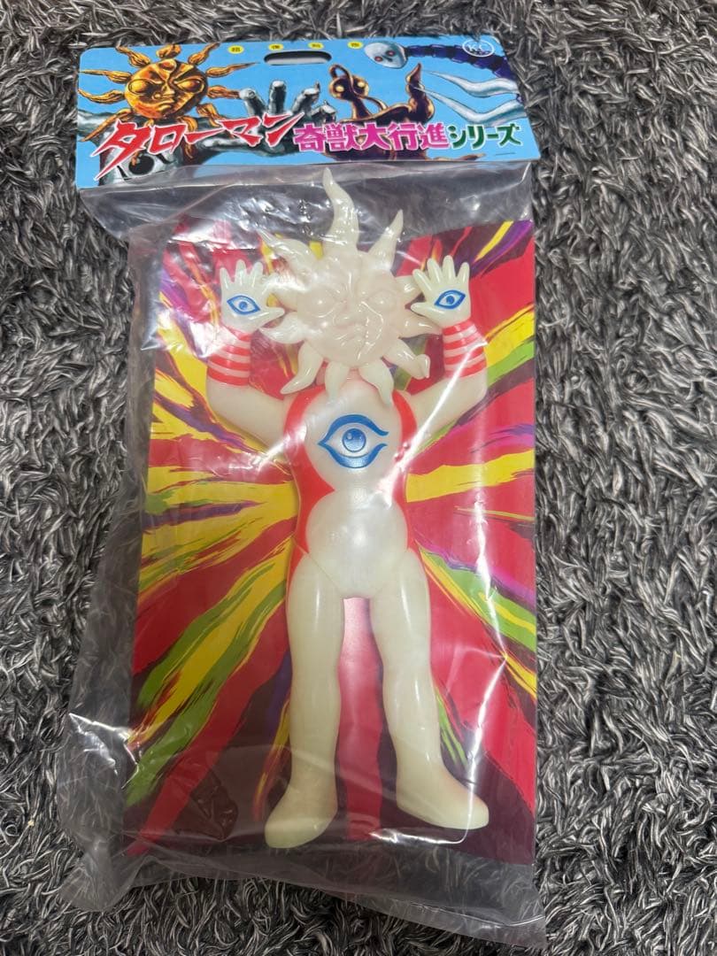 タローマン　ソフビ　　 岡本太郎　鷲野デパート名品展　通常　蓄光　2種セット